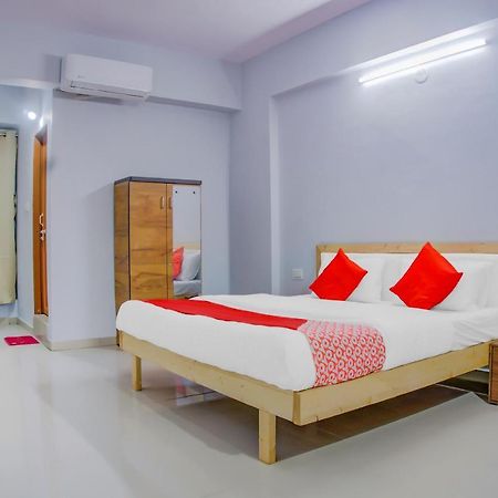 Oyo 75173 Hotel Regency Surat Ngoại thất bức ảnh