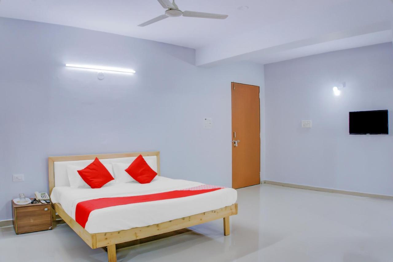 Oyo 75173 Hotel Regency Surat Ngoại thất bức ảnh