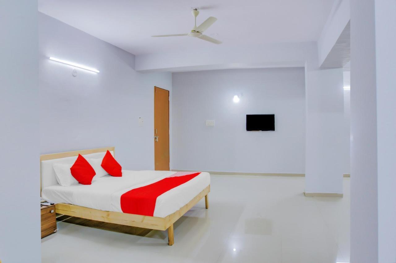 Oyo 75173 Hotel Regency Surat Ngoại thất bức ảnh