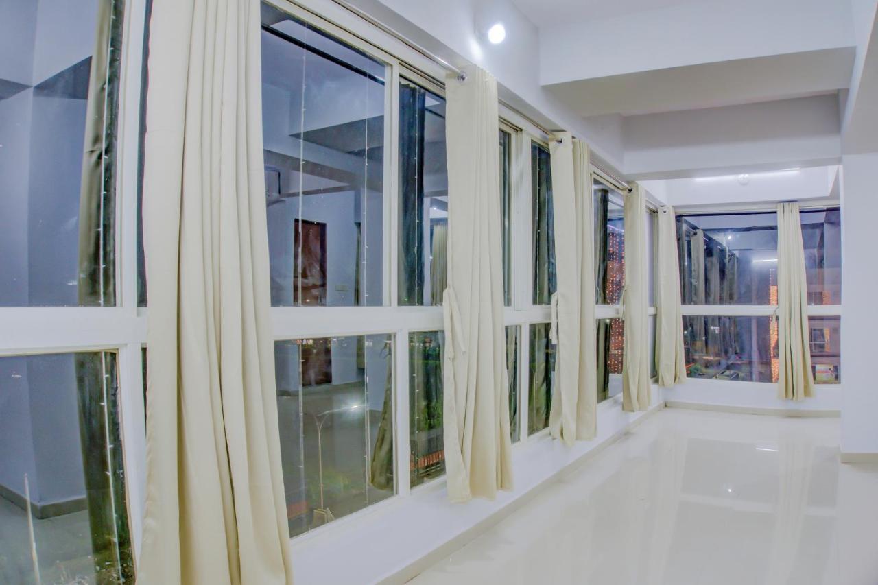 Oyo 75173 Hotel Regency Surat Ngoại thất bức ảnh
