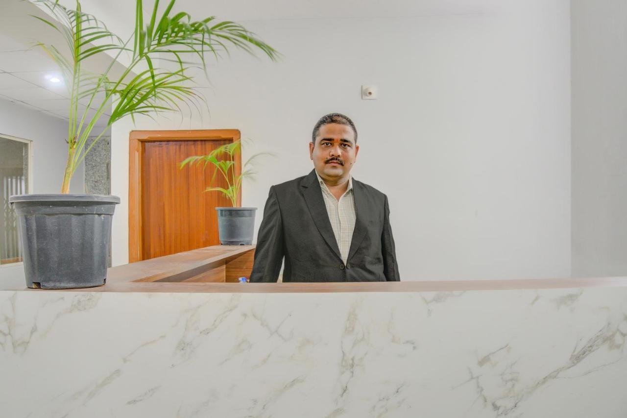 Oyo 75173 Hotel Regency Surat Ngoại thất bức ảnh